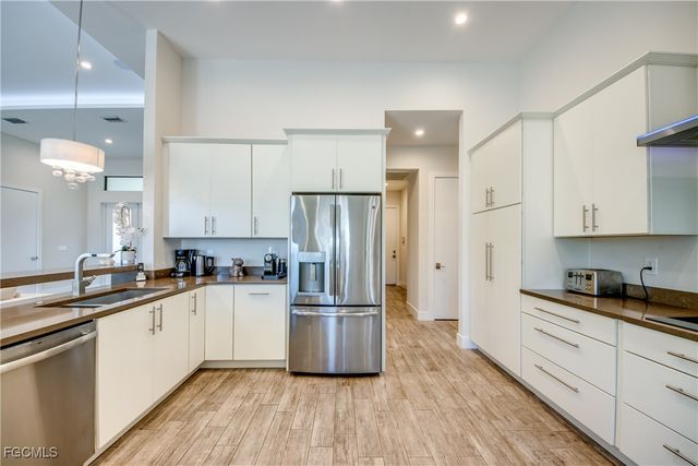 818 Montclaire CT, Cape Coral, FL 33904