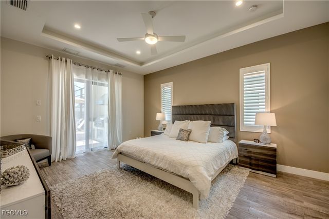 818 Montclaire CT, Cape Coral, FL 33904