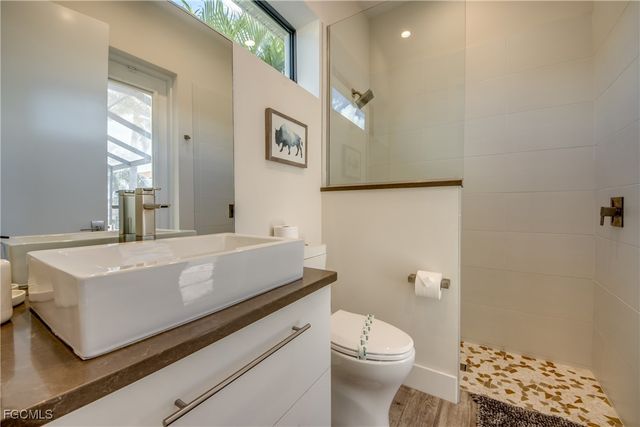 818 Montclaire CT, Cape Coral, FL 33904