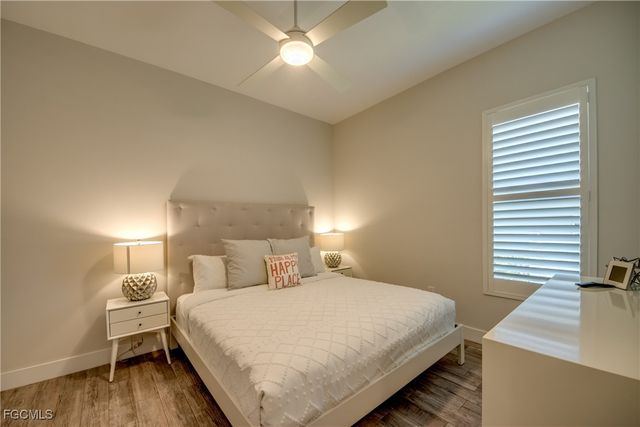 818 Montclaire CT, Cape Coral, FL 33904