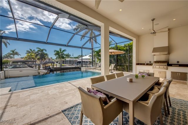 818 Montclaire CT, Cape Coral, FL 33904