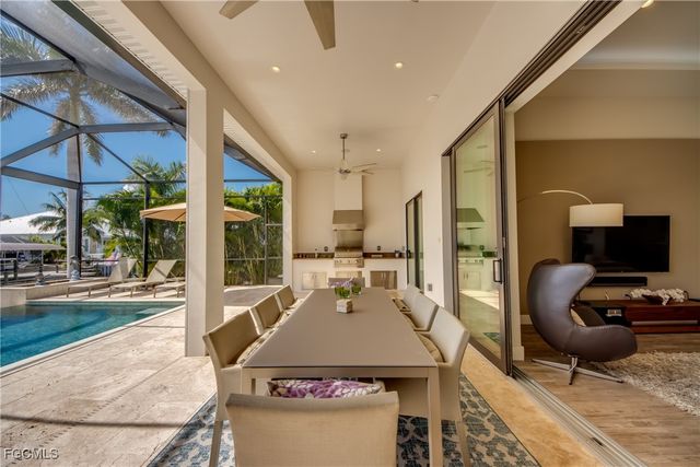 818 Montclaire CT, Cape Coral, FL 33904