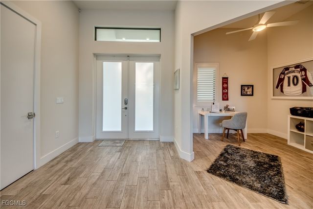 818 Montclaire CT, Cape Coral, FL 33904