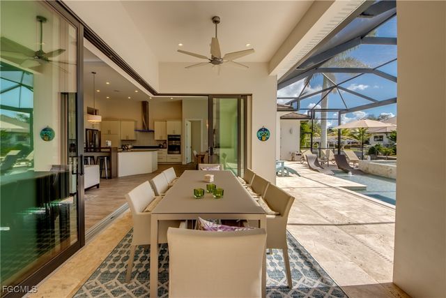 818 Montclaire CT, Cape Coral, FL 33904