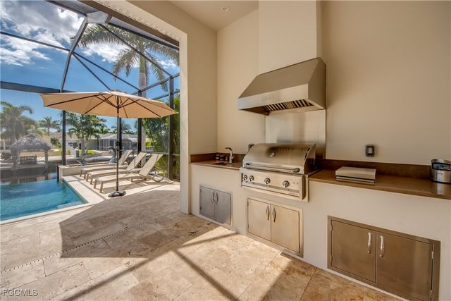 818 Montclaire CT, Cape Coral, FL 33904