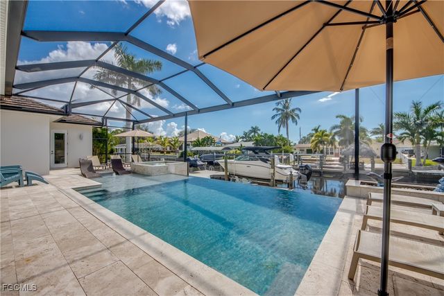 818 Montclaire CT, Cape Coral, FL 33904