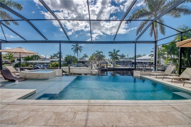 818 Montclaire CT, Cape Coral, FL 33904