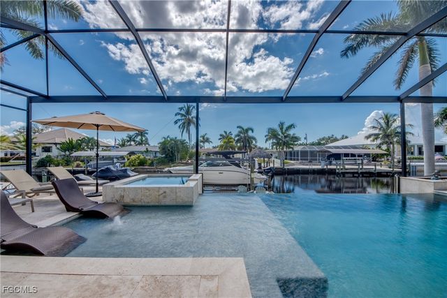 818 Montclaire CT, Cape Coral, FL 33904