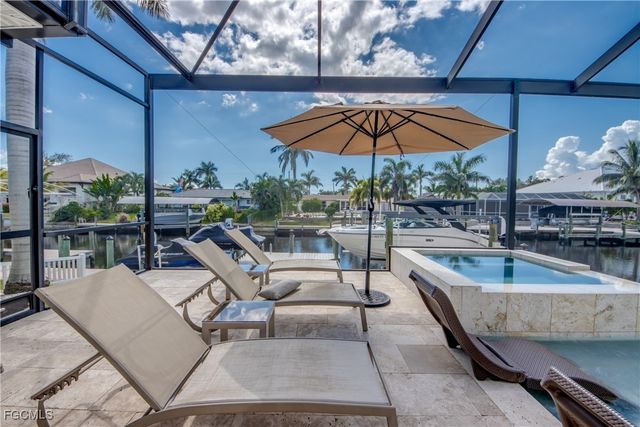 818 Montclaire CT, Cape Coral, FL 33904