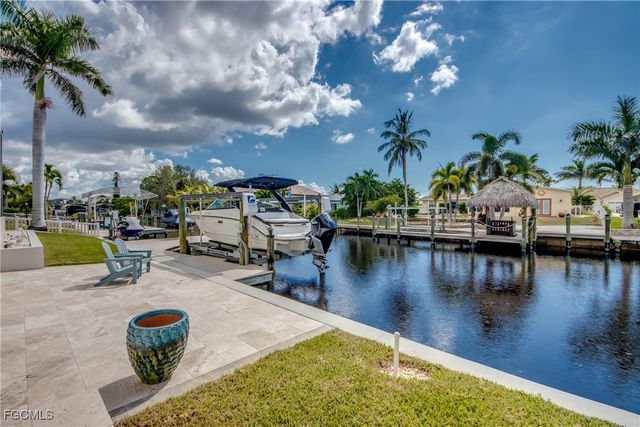 818 Montclaire CT, Cape Coral, FL 33904