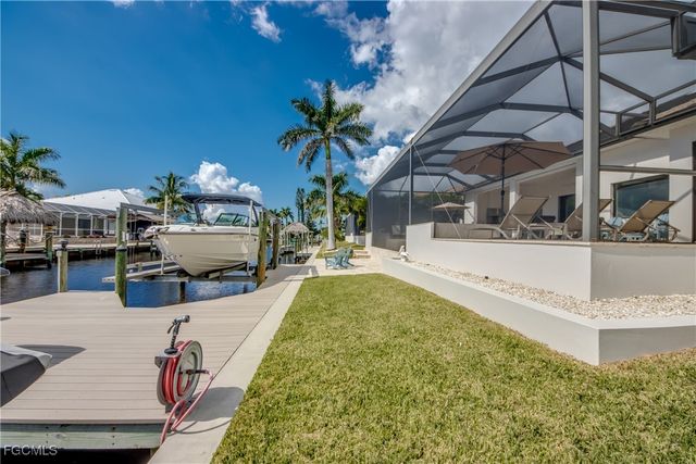 818 Montclaire CT, Cape Coral, FL 33904