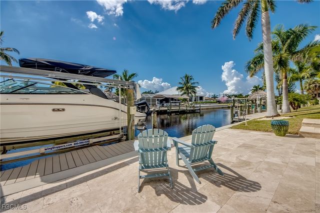 818 Montclaire CT, Cape Coral, FL 33904