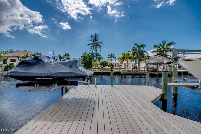 818 Montclaire CT, Cape Coral, FL 33904