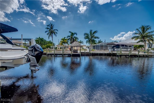 818 Montclaire CT, Cape Coral, FL 33904