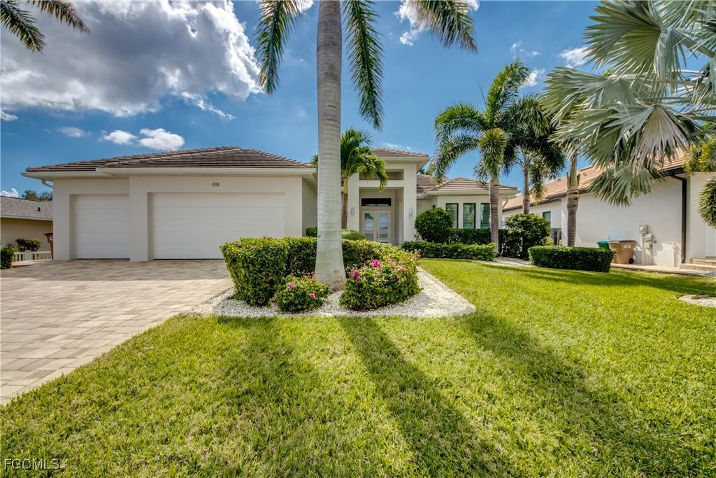 818 Montclaire CT, Cape Coral, FL 33904