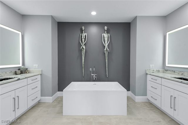 9234 Tesoro LN 104, Naples, FL 34114