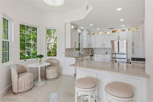 9234 Tesoro LN 104, Naples, FL 34114