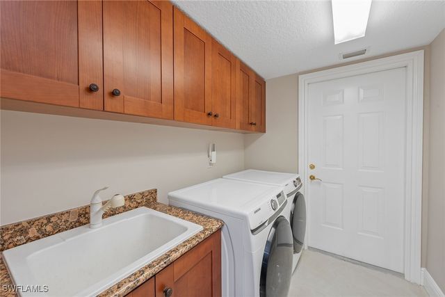 9234 Tesoro LN 104, Naples, FL 34114