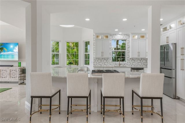 9234 Tesoro LN 104, Naples, FL 34114