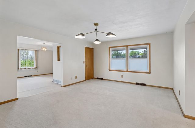 2535 Hull Avenue, Des Moines, IA 50317