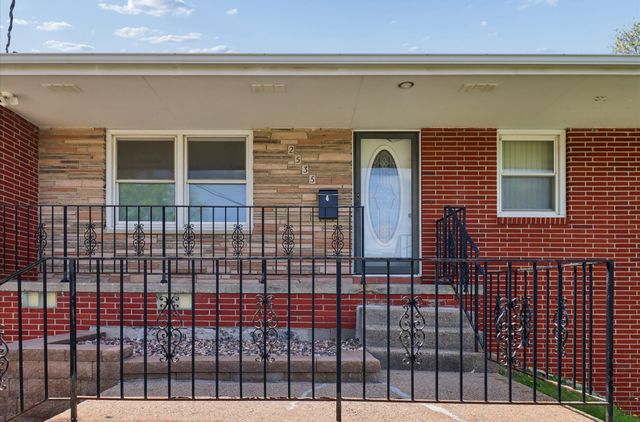 2535 Hull Avenue, Des Moines, IA 50317