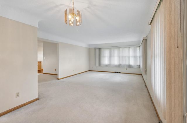 2535 Hull Avenue, Des Moines, IA 50317