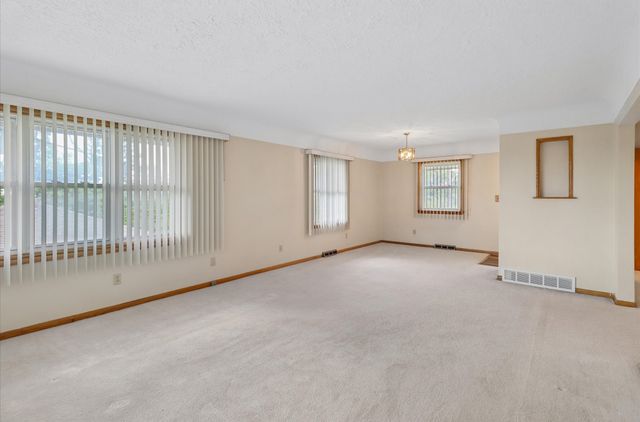 2535 Hull Avenue, Des Moines, IA 50317