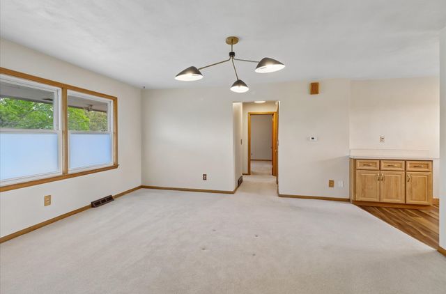 2535 Hull Avenue, Des Moines, IA 50317