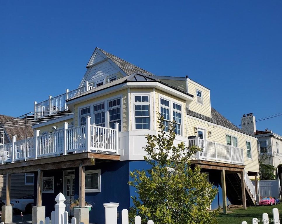 302 E Penn Street Upper, Long Beach, NY 11561