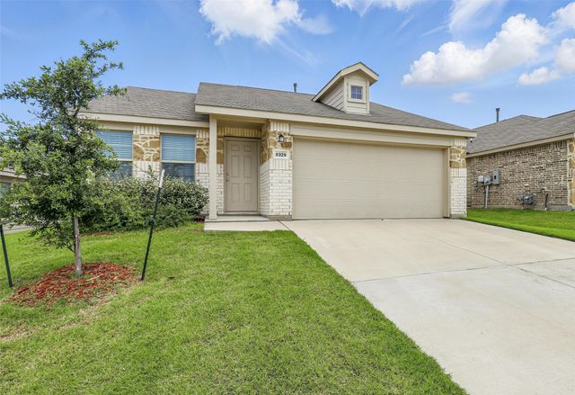 8329 Grand Oak Road, Fort Worth, TX 76123