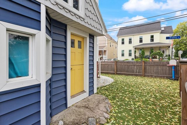 22 Radcliffe Rd. 2, Somerville, MA 02145