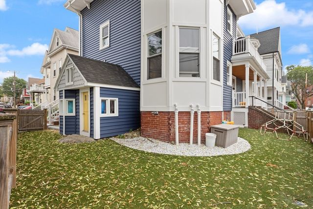 22 Radcliffe Rd. 2, Somerville, MA 02145