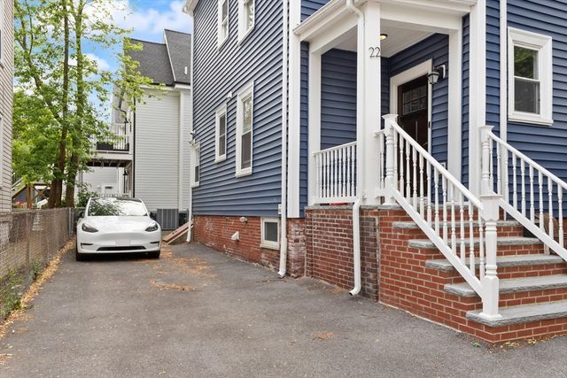 22 Radcliffe Rd. 2, Somerville, MA 02145