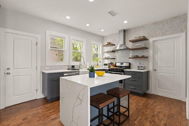22 Radcliffe Rd. 2, Somerville, MA 02145