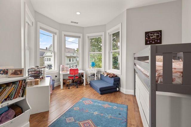 22 Radcliffe Rd. 2, Somerville, MA 02145