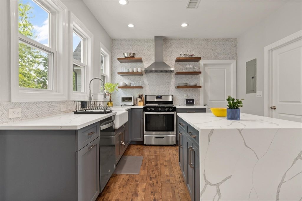 22 Radcliffe Rd. 2, Somerville, MA 02145