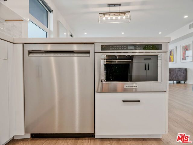 3861 W Point Drive, Los Angeles, CA 90065