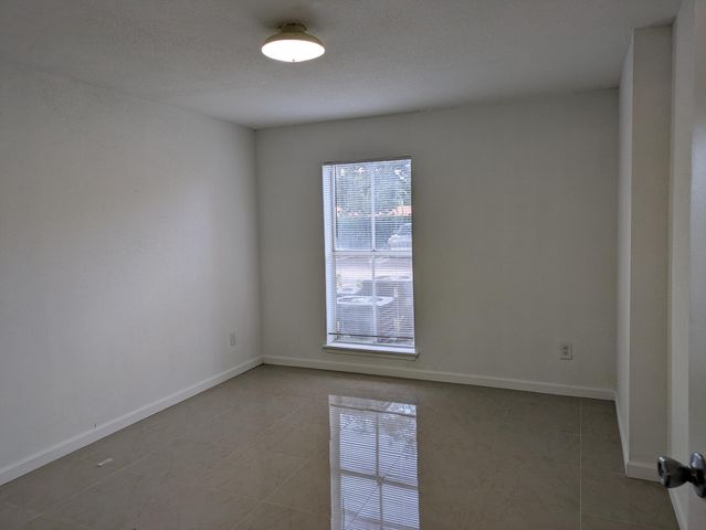 733 Riverside Drive 1214, Coral Springs, FL 33071