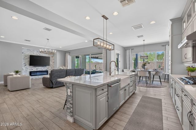 10322 E THATCHER Avenue, Mesa, AZ 85212
