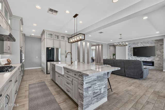 10322 E THATCHER Avenue, Mesa, AZ 85212