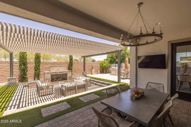 10322 E THATCHER Avenue, Mesa, AZ 85212