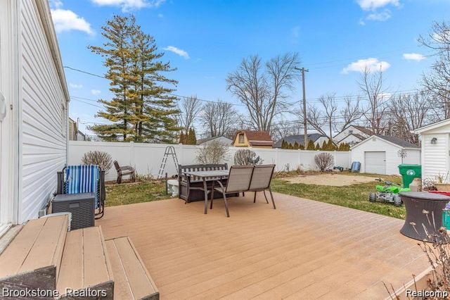 28550 Cambridge Street, Garden City, MI 48135