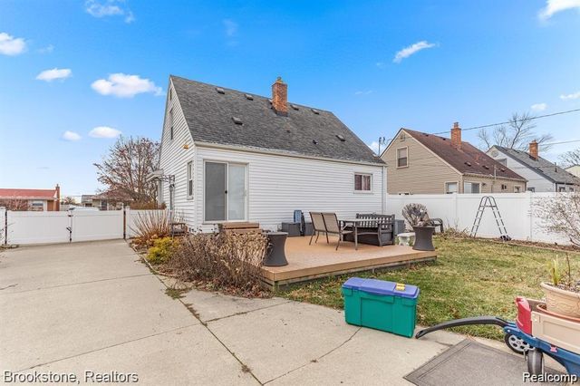 28550 Cambridge Street, Garden City, MI 48135