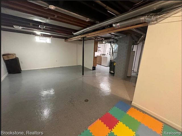 28550 Cambridge Street, Garden City, MI 48135