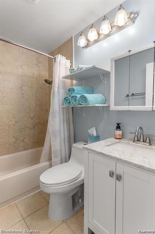 28550 Cambridge Street, Garden City, MI 48135