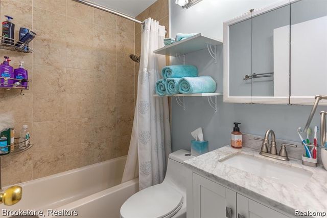 28550 Cambridge Street, Garden City, MI 48135