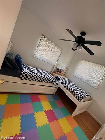 28550 Cambridge Street, Garden City, MI 48135