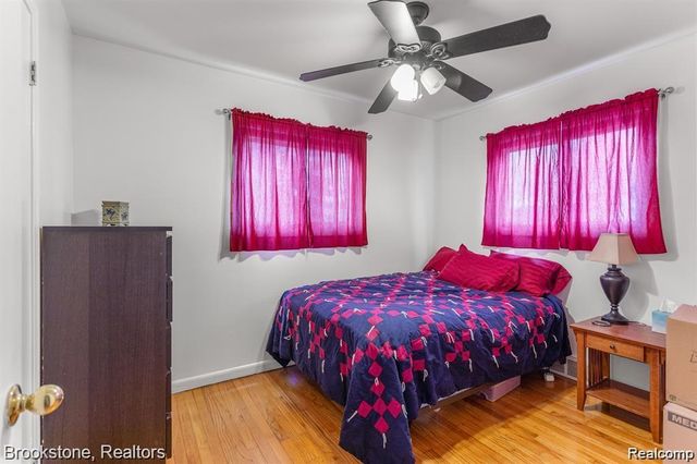 28550 Cambridge Street, Garden City, MI 48135