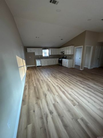 761 Sheila St, Camden, AR 71701