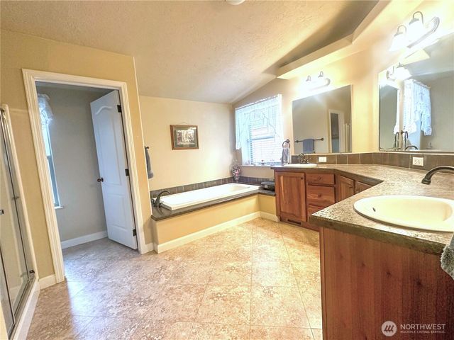 54 W Elma Hicklin Road, Mccleary, WA 98557